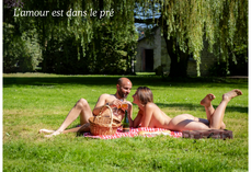 Laurent, installé en vaches laitières à Couvains, pose avec sa compagne, Vanessa. Ils seront à retrouver en septembre.
