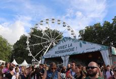 Le festival Beauregard accueille environ 150 000 spectateurs sur cinq jours. Cette édition propose une programmation avec quarante groupes musicaux. Les producteurs normands sont mis à l'honneur à divers endroits du site.