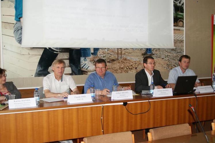 Gilbert Michel, président de l'ADASEA (au centre) souligne, "plus que jamais notre structure est indispensable pour guider et installer les jeunes".