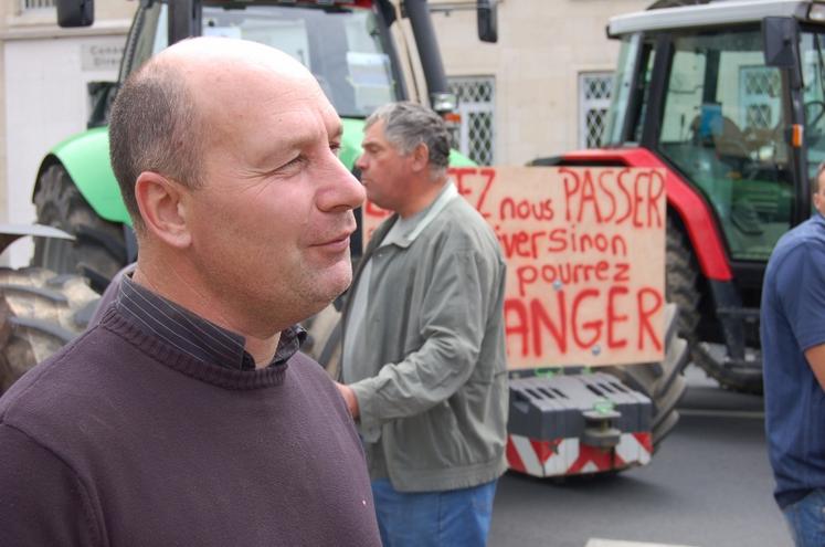 Alain Declomesnil, président de la commission agricole du Conseil général est venu soutenir les manifestants.