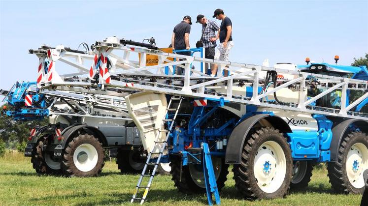 Avec les journées Crop Care, les clients et utilisateurs peuvent venir essayer les machines Hardi-Evrard.  (DR)