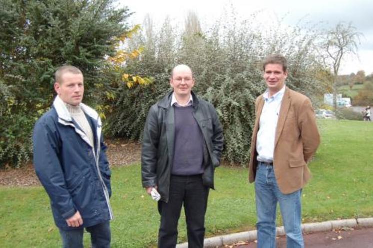 Antoine Peenart (à droite) avec Samuel Legoupil et Ludovic Blin (JA 50), "la donne environnementale nous intéresse, mais nous voulons des contreparties".