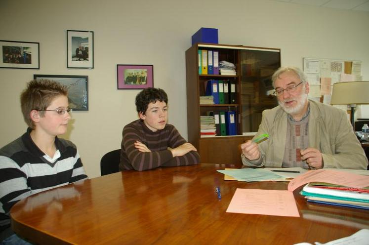 Quentin Bousselet, Mathieu Besniard (élèves) et René Vaudouer (directeur de l’ELPLEFPA d’Alençon-Sées) : 80 % des élèves de seconde générale et technologique poursuivent vers un bac technologique. 