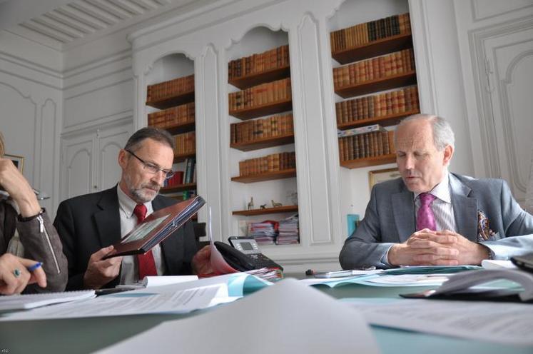 Bertrand Maréchaux (préfet de l’Orne) et Jean-Marie Colléony (directeur de la DDTM). Du côté de l’Etat, on craint notamment une décapitalisation du cheptel et ses conséquences sur les cours de la viande.