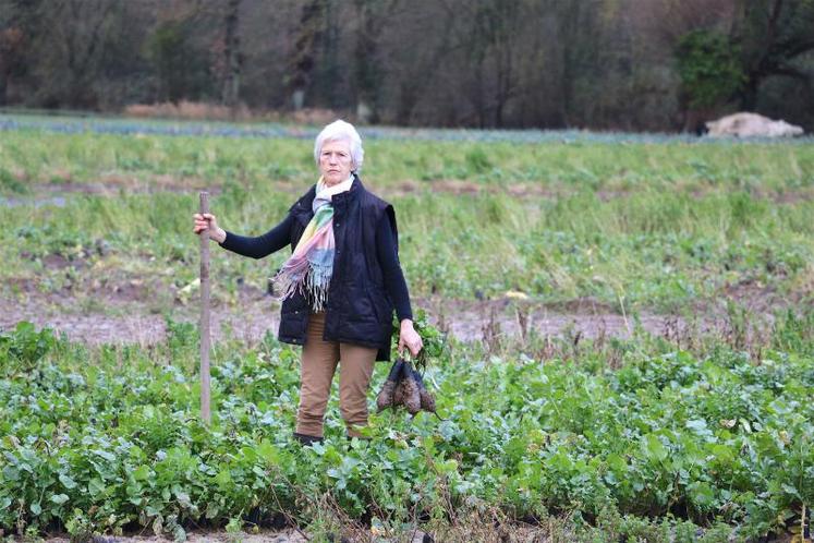 Marinette Desseroit ne compte plus les heures passées pour garder son outil de travail. À 60 ans, elle ne lâche rien. DR