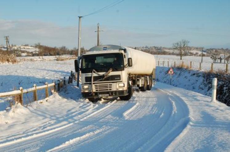 A Lolif comme sur de nombreuses routes de Normandie, l'heure du laitier virait parfois au cauchemar sur les petites routes enneigées et verglacées.