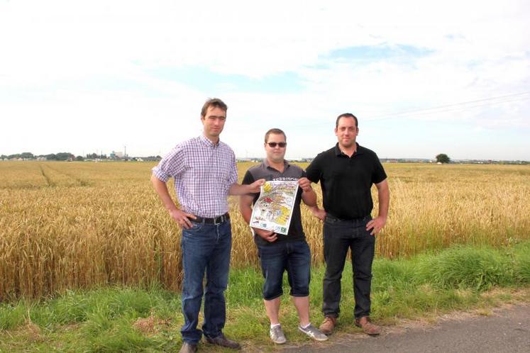 Édouard Lebrun, président du Canton de Bourguebus, Antoine Vandemeesch, vice-président du Canton de Bourguebus et Julien Aubrée, agriculteur sur le Canton de Bourguebus préparent la Fête de l’Agriculture édition 2016, le 28 août, à Cagny, près de Caen.