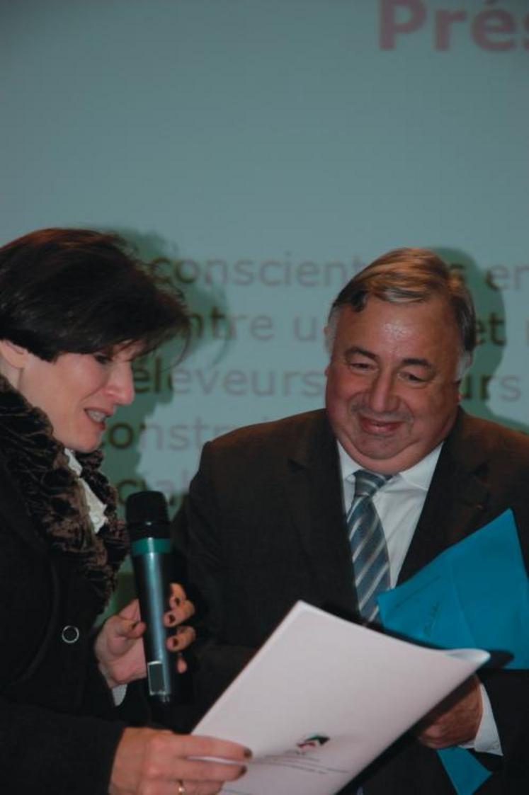 Gérard Larcher (président du Sénat) et Marianne Dutoit (présidente de la FNC).