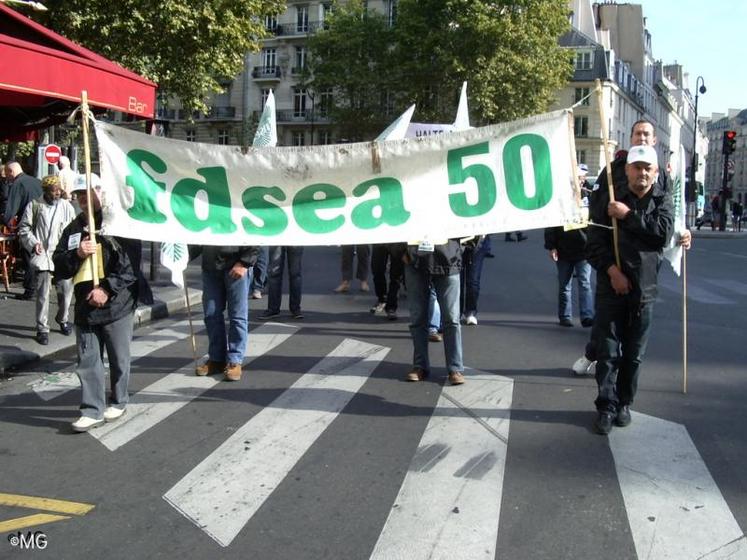 Une cinquantaine de légumiers manchois ont clamé leur colère dans les rues de Paris vendredi dernier.