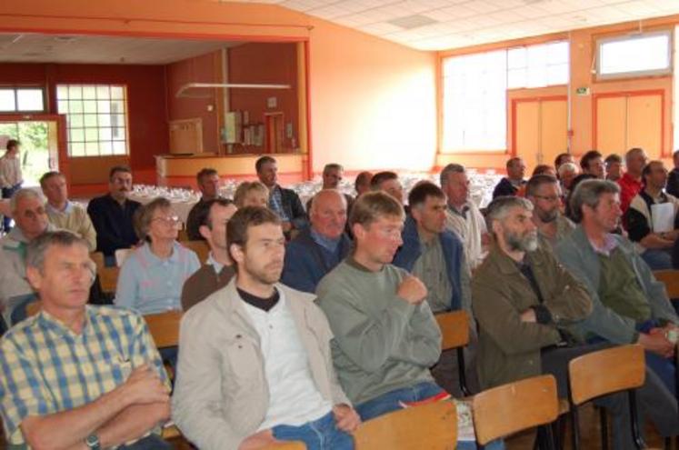 Explications sur le déficit français et européen en viande bovine, jeudi dernier à Gavray (Manche).