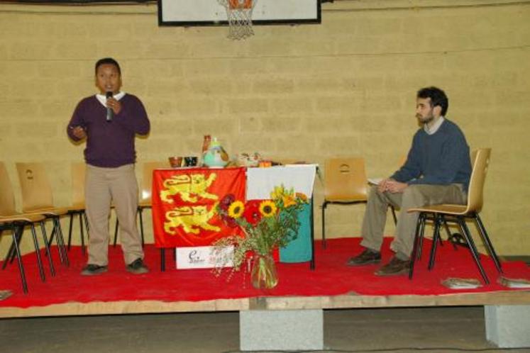 Ando et Gauthier, volontaires malgache et français travaillant pour l’Union Nationale des MFR Malgache à Tananarive, sont venus témoigner.