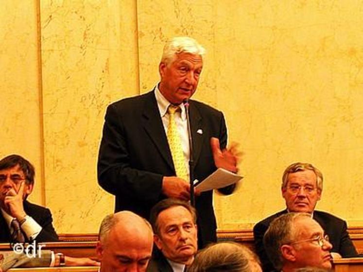 Claude gatignol intervenant à l'assemblée nationale sur la problématique campagne d'affichage de FNE. "Je proteste avec la plus grande force, je suis indigné par ces actions médiatiques offensantes et non fondées".