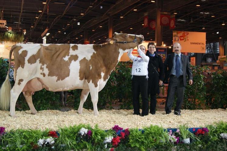 DEL VRED (Marcel Red x Stadel) - Earl Du Delta (61), elle remporte le Prix de Meilleure Mamelle et celui de Championne réserve PH Rouge.