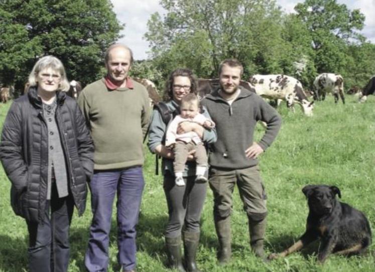 De gauche à droite : Marie et Régis Boudier et Lucie Domont 
et Thibaut Priez.