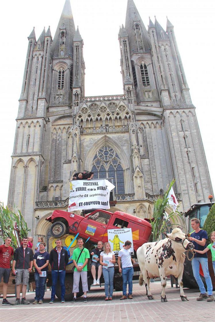 Le comité d’organisation était présent ce samedi sur le parvis de la cathédrale et dans les rues de Coutances pour assurer la promotion de ce rendez-vous ouvert à tous, petits et grands, citadins et ruraux.