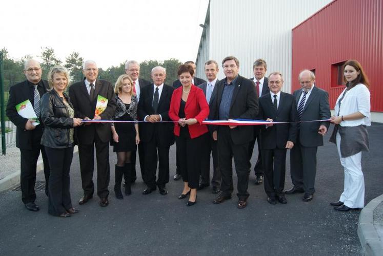 Samedi après-midi, les dirigeants du groupe Florette, accompagnés de la sous-préfète de Coutances, de Jean-Karl Deschamps, vice-président du Conseil Régionale, et du député Alain Cousin ont inauguré la nouvelle usine Créaline de Lessay.