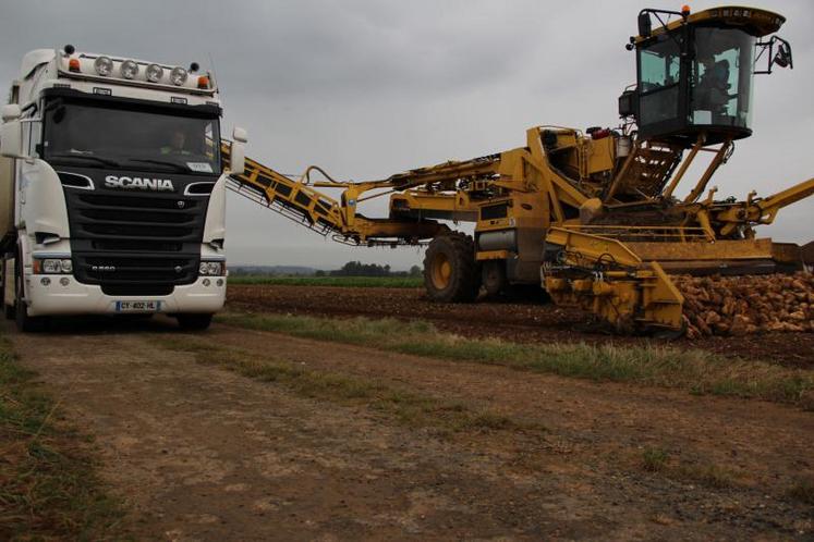 Un agriculteur, c'est 7 emplois indirects. Si certains transporteurs sont très agricolo-dépendants, il est d'autres secteurs qui sont concernés. ici dans le bourg de Cagny et à 2 pas de l'usine St-Louis-Sucre, l&