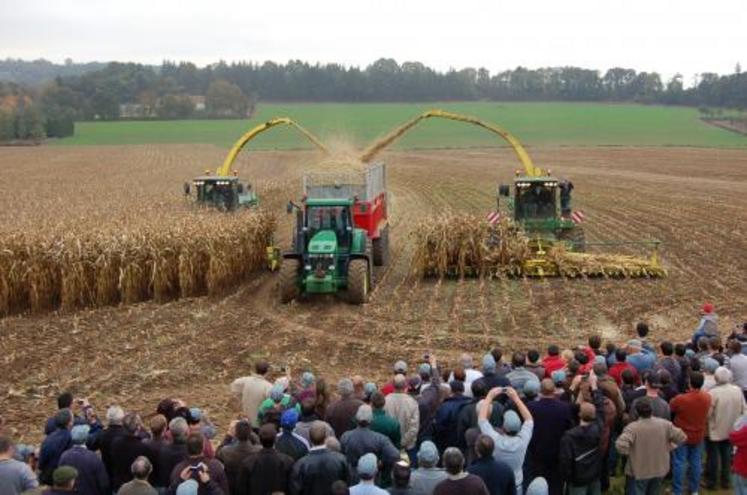 Au total et sur deux jours, près de 1000 personnes ont assisté au show orchestré par John Deere.