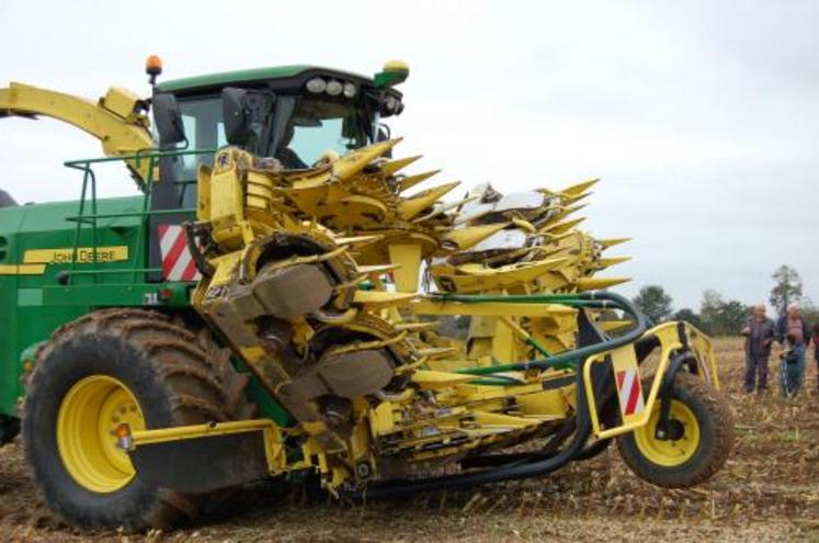 Nouveauté : une roue de transport pour stabiliser la machine sur la route.