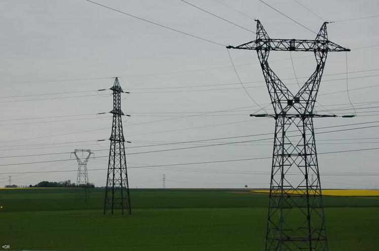 En 2010, la consommation électrique de Basse-Normandie a augmenté de 4,4 %, avec 10 700 GWh. La hausse s’explique par un hiver particulièrement froid.