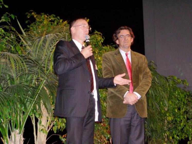 Luc Ferry était l’invité de l’assemblée générale, présidée par Jean-Louis Maurice, de la caisse locale d’Evreux du Crédit Agricole.