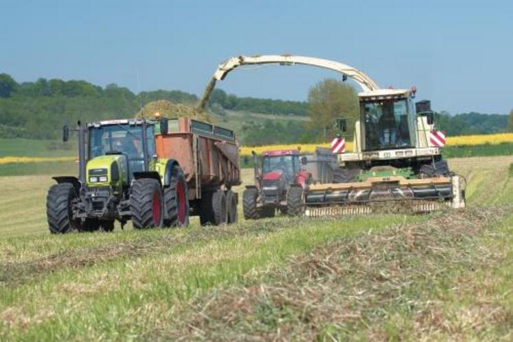 L’ensilage d’herbe trouve sa justification grâce à la sécurisation métabolique qu’il procure. Il permet aussi de valoriser les surfaces en herbe “obligatoire” de nombreuses exploitations normandes.