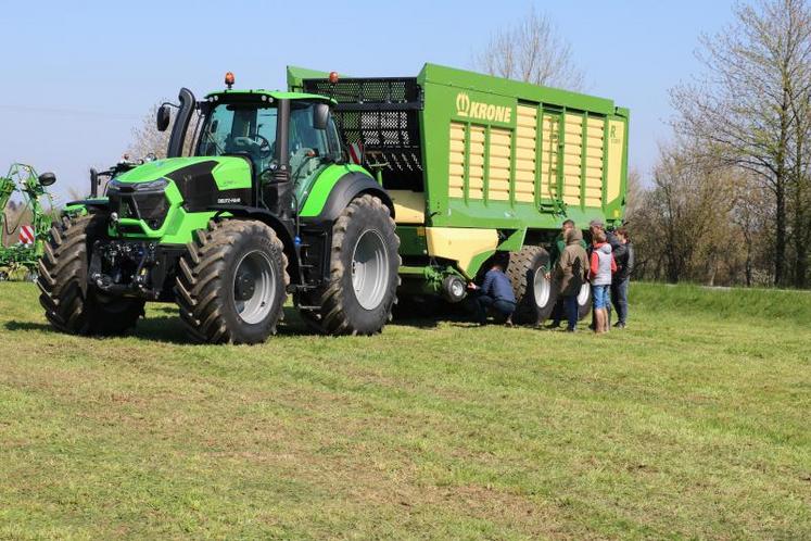 L’autochargeuse RX400GL Krone a attisé la curiosité des visiteurs (voir vidéo).