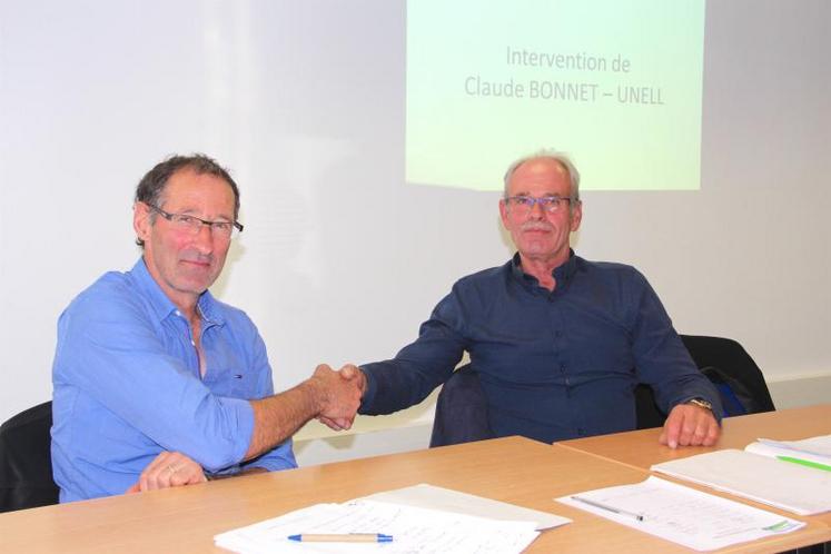 Claude Bonnet (président de l’UNELL) et Jacky Gilbert (réélu président de l’OPNC) main dans la main pour négocier au nom des producteurs avec Lactalis. DR
