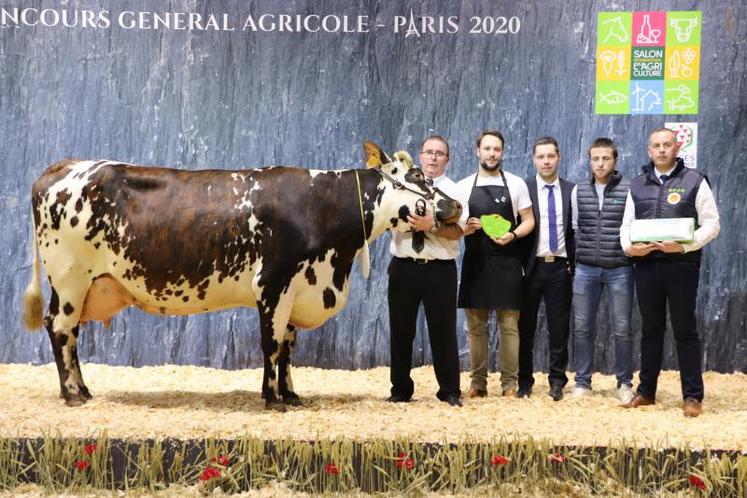 Houlette, du Gaec des poissons (50) remporte le prix de sa section