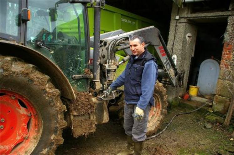 Avant que la FDSEA ne mette en place ce service collectif d’achat de fuel, Denis Marie se groupait déjà avec des voisins pour passer commande. “Mais la logistique n’était pas bien cadrée”, se souvient-il.