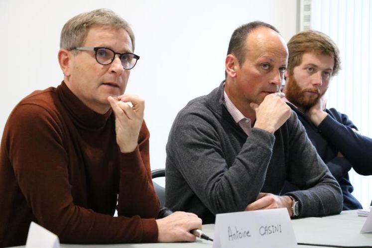 De gauche à droite : Antoine Casini, conseiller départemental du Calvados ; Xavier Hay, secrétaire général de la FDSEA 14 ; Antoine Bossuyt, secrétaire général des JA du Calvados. Archives