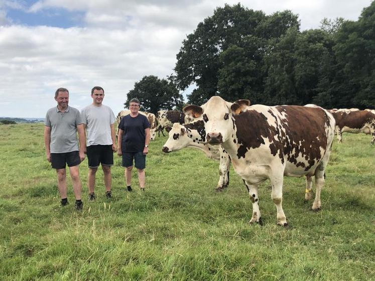 L’élevage est une histoire de famille, celle de Pascal, Nathalie et Guillaume Houssin. Ils seront présents à Mayenne pour y conduire Fantastique et Mousseline. Rendez-vous sur le ring.