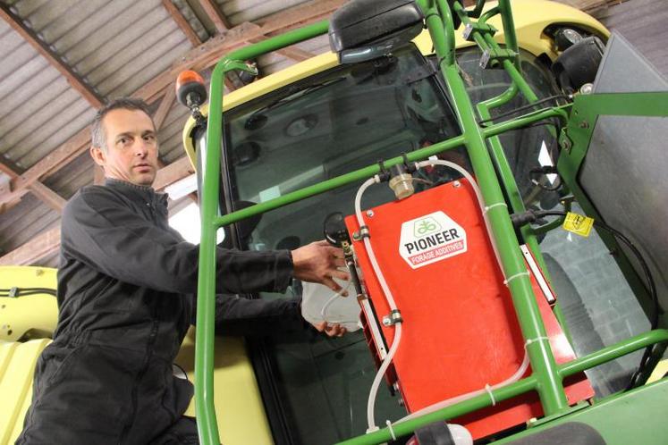 Didier Cairon : « les fourrages fermentés constituent l'alimentation de base des rations des éleveurs qui nous confient leur ensilage. Préserver sa qualité par une conservation optimale est donc primordiale ».  L'entreprise est par ailleurs membre d'EDT Normandie, organisatrice du congrès national FN EDT la semaine dernière à Deauville (lire en page 4).  DR