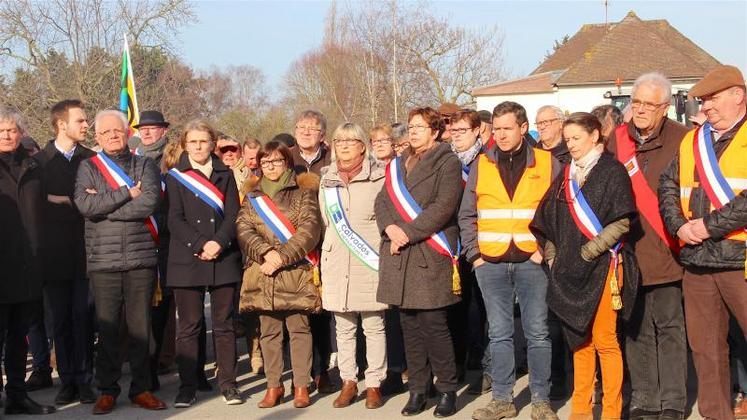 Les élus de tous bords et à tous les échelons ont répondu à l’invitation des planteurs de betteraves. Finies les récriminations contre les menus désagréments de la campagne betteravière comme 