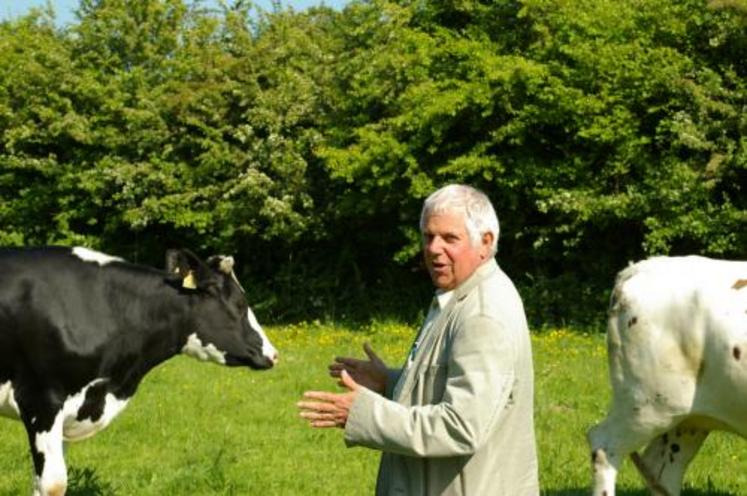 Michel Alix : "avant de mettre le chien au troupeau, il faut absolument que le chien ait appris les règles d'obéissance."