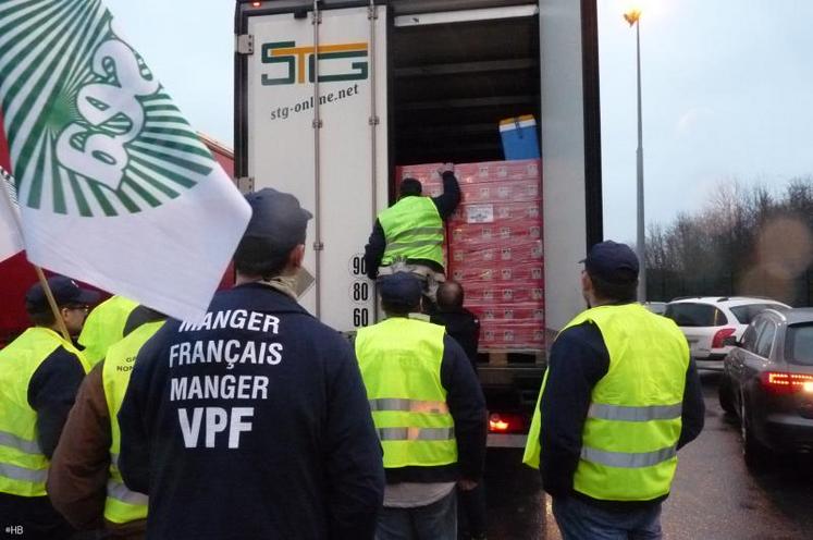 Les producteurs ont filtré mes camions sur la barre de péage de Dozulé.