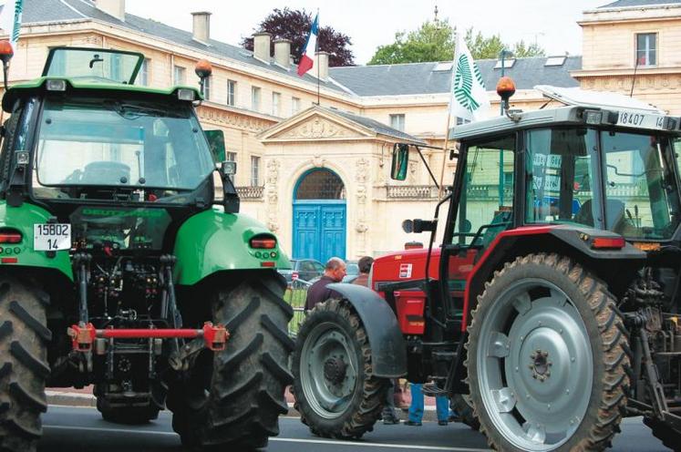 Le 31 mai dernier, FDSEA et JA manifestaient devant les grilles de la Préfecture pour dénoncer les spécificités du Calvados quant à la mise en place des couverts végétaux. Trois mois après, la politique CIPAN a été revue et corrigée avec des avancées significatives: dates d’implantation et de destruction modifiées, possibilité d’utiliser des semences fermières, exonération pour le lin et la pomme de terre... 