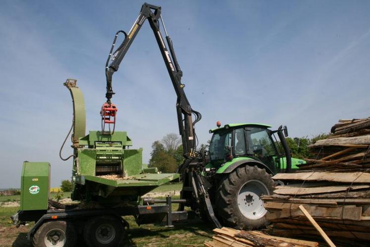 La taille de haies et la production de plaquettes peut aider à la diminution des charges sur une exploitation laitière.