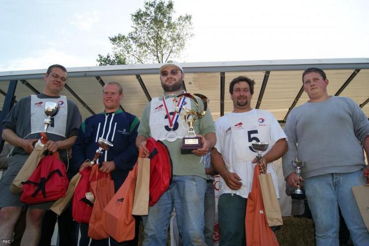 Fabien Angot, vainqueur de la finale régionale de labours (au centre) a effectué un parcours sans faute avec 220,5 points.