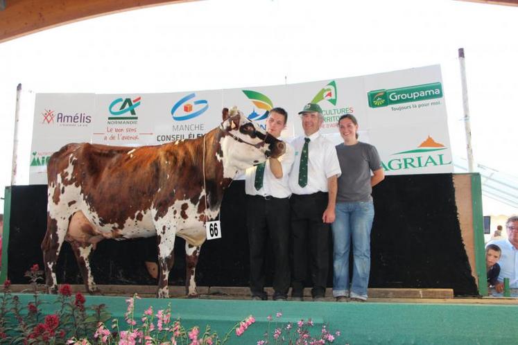 "Debutadeux" (Gaec Duquesne, Équeurdreville-Haineville" remporte un Championnat bien mérité en Normande.