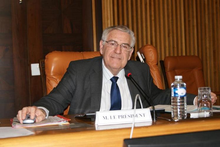 Jean-François Le Grand, en session jeudi dernier. Après son échec aux régionales, il reste à son poste de Président du Conseil Général.