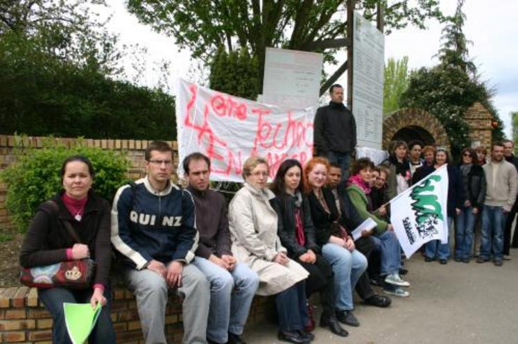 Une mobilisation pour contrer la réduction de la dotation globale horaire (3 000 heures!) dont la répartition sur les établissements n’est pas encore connue.  Le pôle horticole d’Evreux est sans doute le plus exposé... D’où la mobilisation du personnel ce vendredi !