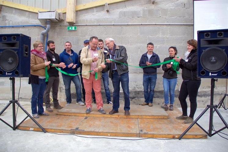 C’est presque un mini salon de l’agriculture biologique qui s’est tenu samedi dernier à Burcy, dans le bocage virois. Tous les fournisseurs et partenaires d’Agronat avaient répondu à l’invitation. Au moment de l’inauguration, c’est un