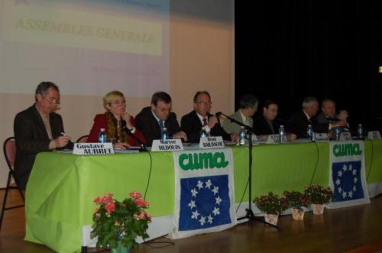 Marc Lecoustey (au centre, président de la FD cuma), “nous sommes désormais reconnus comme groupement d’employeurs).