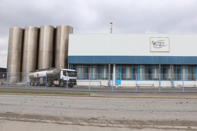 Des travaux sont en cours dans l'usine d'Isigny-sur-Mer : la troisième unité de lait infantile ainsi qu'une sixième unité de séchage. Les bureaux devraient également voir leur surface augmenter. La