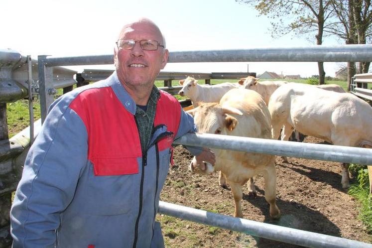 Issus de troupeaux allaitants élevés dans des conditions extensives, les animaux sont sur la même exploitation au minimum du sevrage jusqu'à l'abattage. Les élevages sont situés dans le Terroir du Maine. Les bovins sont dans les prairies au moins 7 mois par an. Ils sont sélectionnés selon leurs qualités (âge, conformation, état d'engraissement) pour être inscrits dans la filière Label Rouge L'alimentation des animaux est à base d'herbe et de matières premières sélectionnées. ...