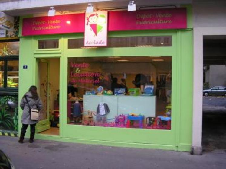 Le magasin ACOLADE (sis 7 rue de La Miséricorde à Caen). Pour participer à l’assemblée générale du CDFA et apporter leur témoignage, Virginie et Amélie ont baissé le rideau de leur magasin deux heures durant. Le signe d’une reconnaissance.