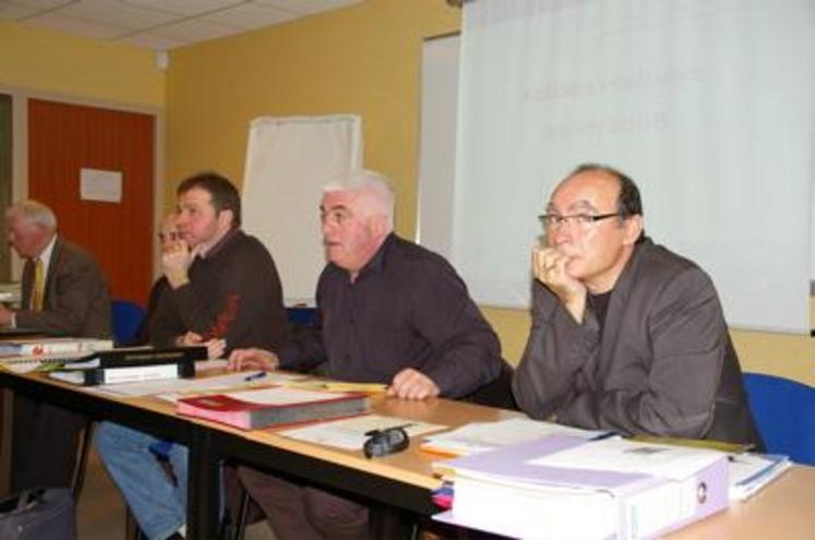 Jean-Philippe Mesnil (président du CDFA) entouré de Jean-Yves Heurtin (trésorier) et Philippe Bossebœuf (directeur) : “le CDFA, c’est aussi une passerelle entre le monde agricole et la société”.