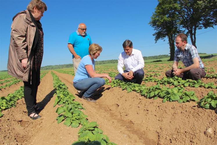 Chez Mathilde Vermès, productrice notamment de pommes de terre, la politique de l’eau a largement été évoquée.