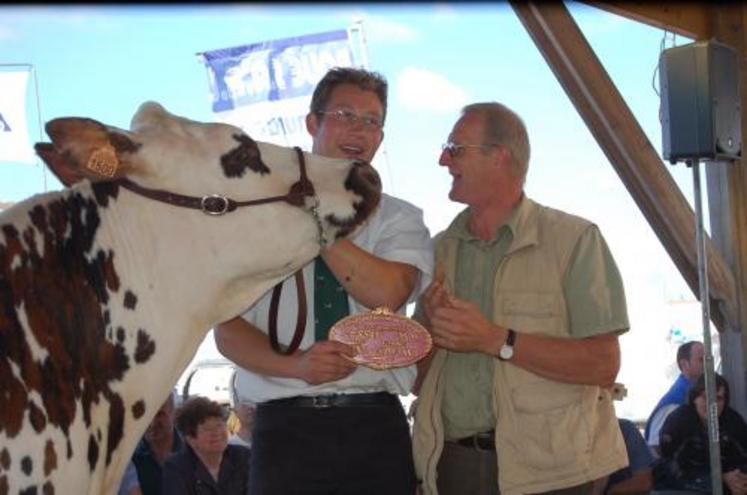 "Utah Beach" remporte le grand chelem de l'élevage en Normande en devenant Championne Lessay 2009, après Paris et le National de Saint-Lô.